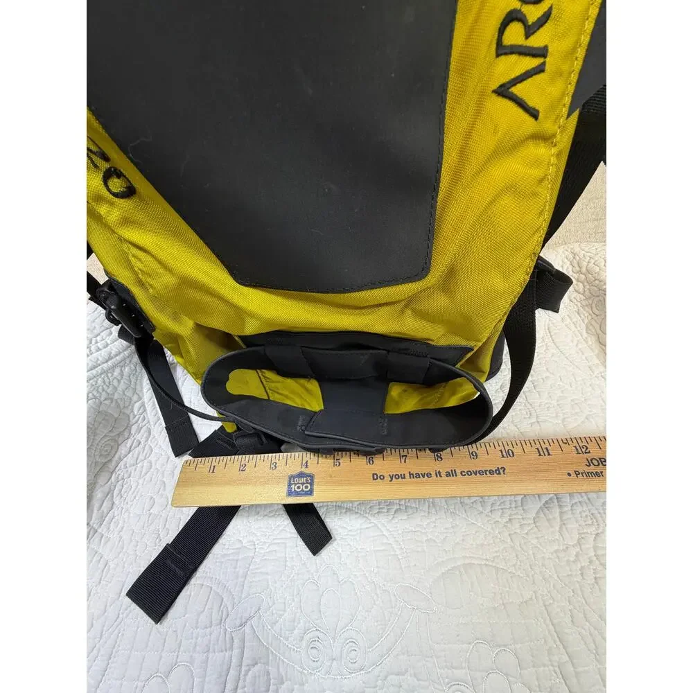 Arc'teryx M20 Yellow Black Ski Snowboard Backpack Alpine Pack Durable Outdoor